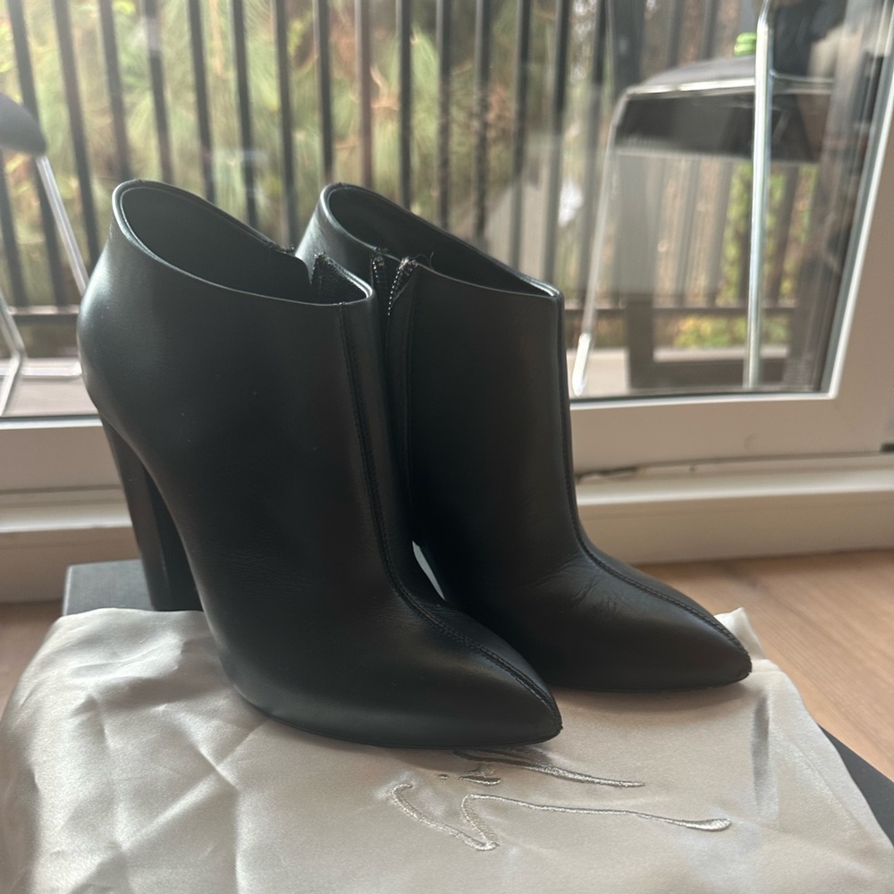 Giuseppe Zanotti black pointy toed ankle boot with heel